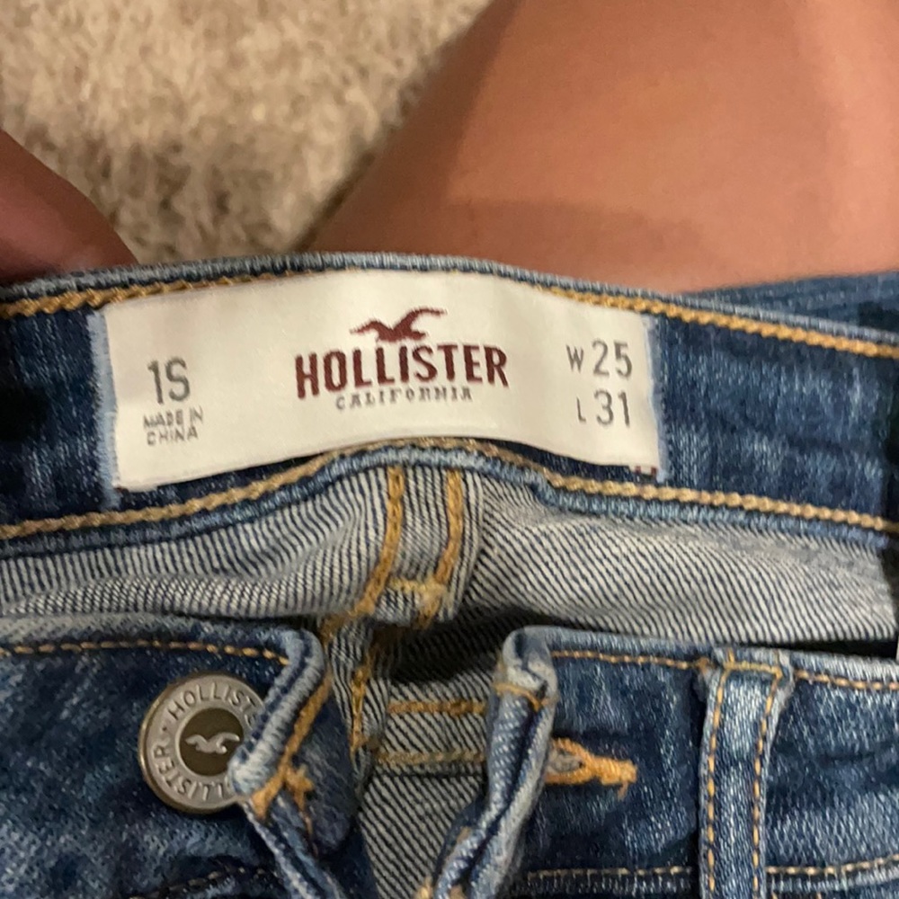 HOLLISTER ripped jeans